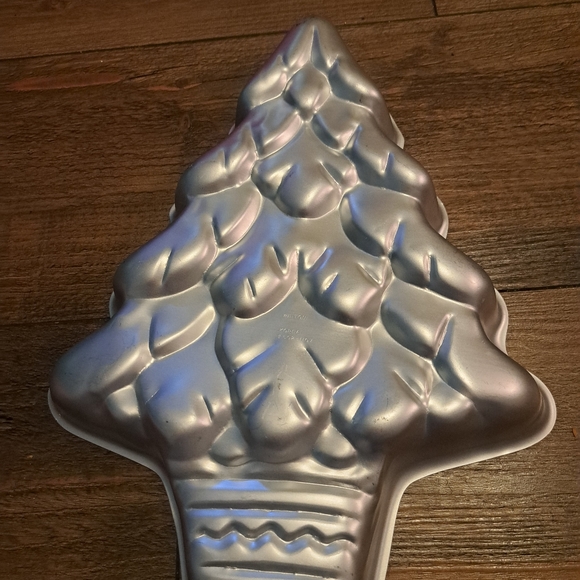 VINTAGE 1972 WILTON ALUMINUM CHRISTMAS TREE CAKE PAN MOLD 502-1107 Holiday - Picture 4 of 4